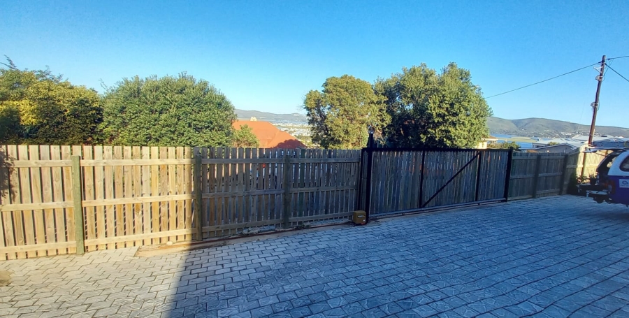 4 Bedroom Property for Sale in Knysna Central Western Cape